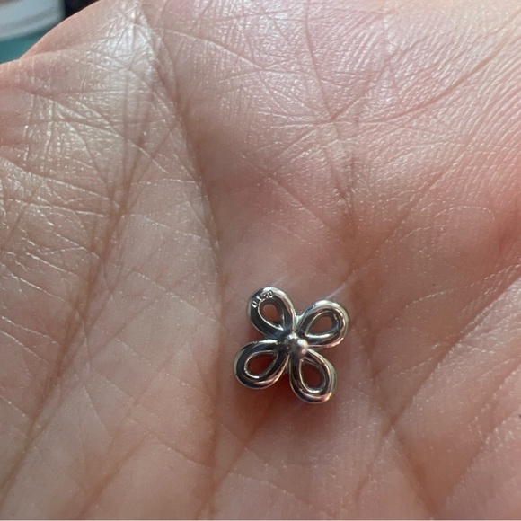 Flower Earrings with Natural Diamonds set in PT 900 - Picture 6 of 9